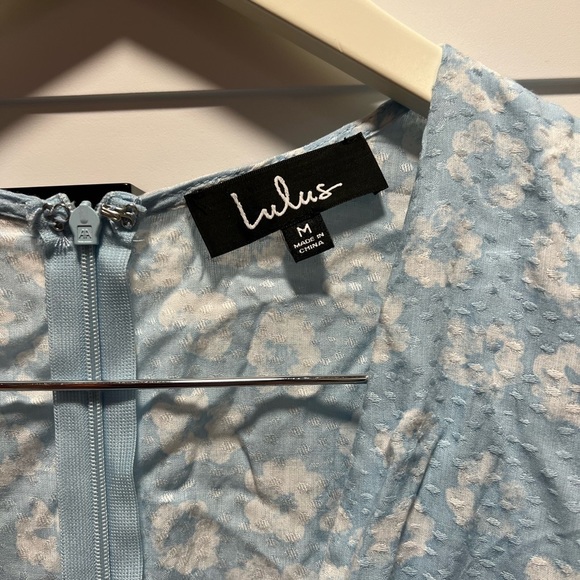 Gorgeous pastel blue & white Lulus mid thigh dress (D1) - Picture 5 of 8